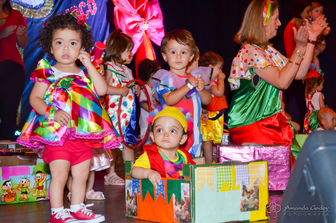 No brilho dos olhos de um palhaço encontramos a ESPERANÇA, nada melhor para representá-la do que nossos bebes que há pouco tempo chegaram ao mundo.  Turmas do Berçário e Maternal I