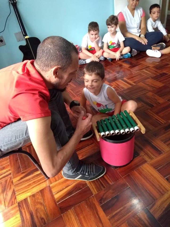 🎷🥁🎤A Baronesa investe nas aulas de música, pois a criança que vive em contato com a música aprende a conviver melhor com outras crianças e estabelece uma comunicação mais harmoniosa. Para as crianças de 0 a 6 anos a música tem o poder de encantar, dar segurança emocional e confiança porque elas se sentem compreendidas […]