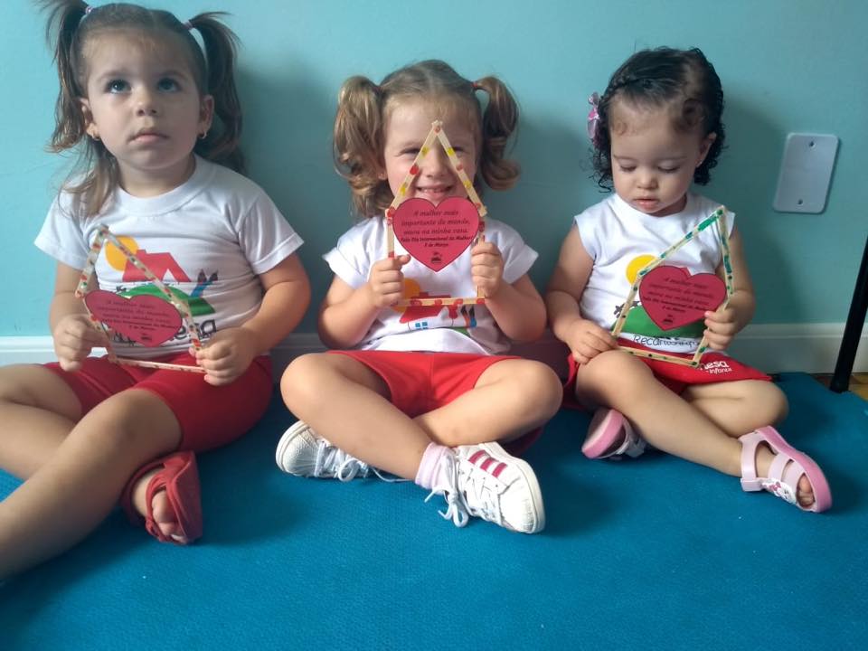 💕Neste Dia Internacional da Mulher os alunos da Baronesa confeccionaram lembranças especiais às suas mães: mulheres incríveis que devem ser homenageadas com muito carinho! No decorrer dessa jornada de tantos anos acolhendo, desenvolvendo e formando crianças tivemos o privilégio de lidar com MUITAS mulheres maravilhosas, como: mães/tias/avós de alunos, professoras e auxiliares. Por isso, desejamos […]