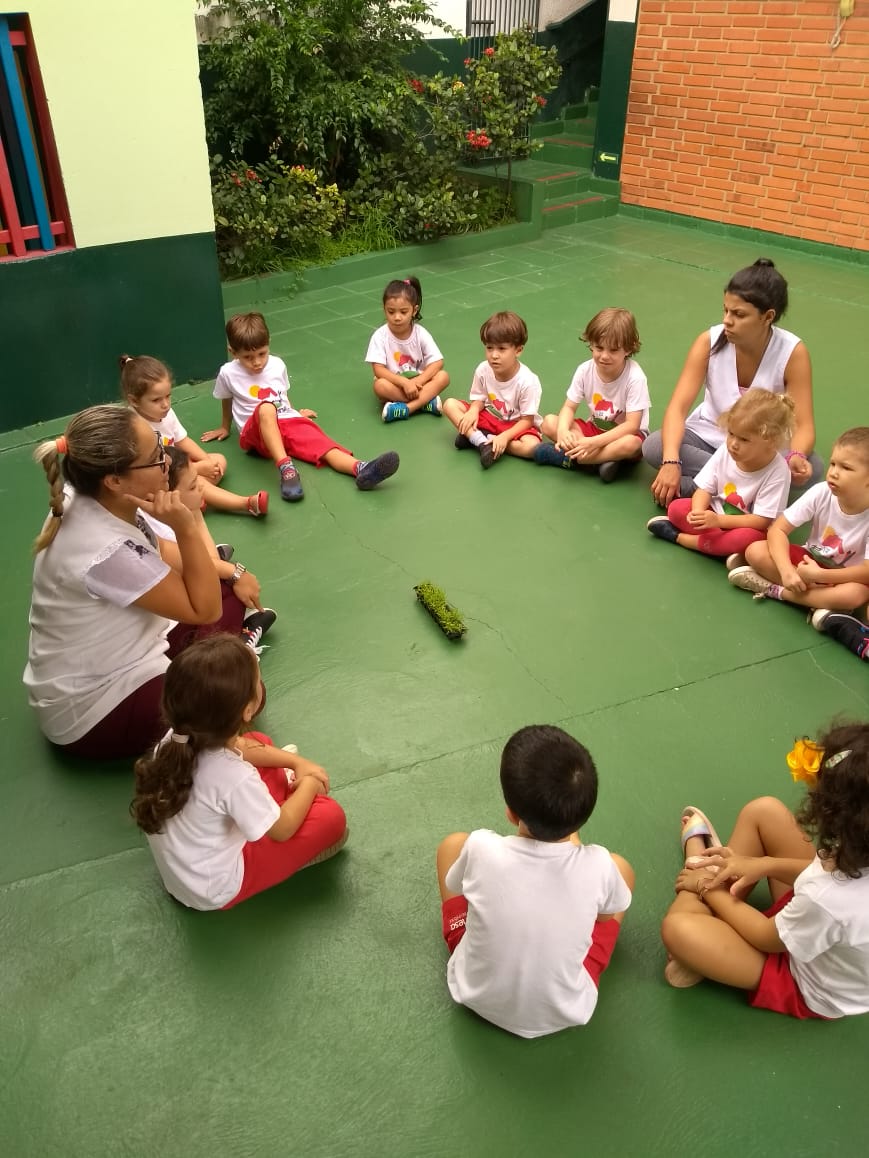 🥦Desta vez quem deu continuidade ao nosso Projeto Horta foi a turma do Infantil II, com a Tia Vanessa dando todas as orientações de como preparar a terra, plantar e cuidar da salsinha. Além disso, ela enfatizou para os alunos a importância das hortaliças para o crescimento do ser humano! Foi um aprendizado super dinâmico! […]